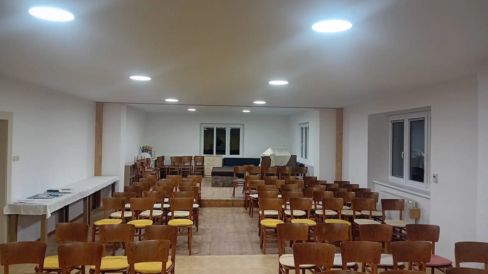 Zateplení stropu a sádrokartonové podhledy – fara ČCE