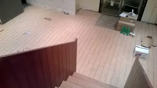 Obklady, dlažby a schody - rekonstrukce fastfood provozovny Brno, Česká