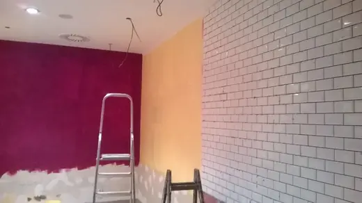 Malby, osvětlení a dokončení - rekonstrukce fastfood provozovny Brno, Česká