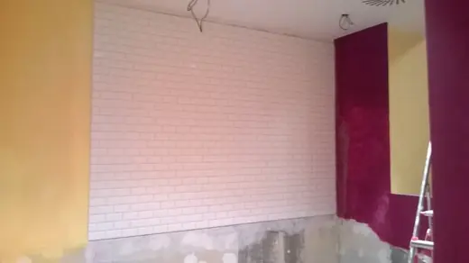 Malby, osvětlení a dokončení - rekonstrukce fastfood provozovny Brno, Česká