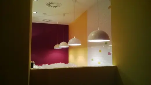 Malby, osvětlení a dokončení - rekonstrukce fastfood provozovny Brno, Česká