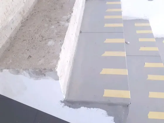 Průběh přípravy a přesného založení obkladu schodů.