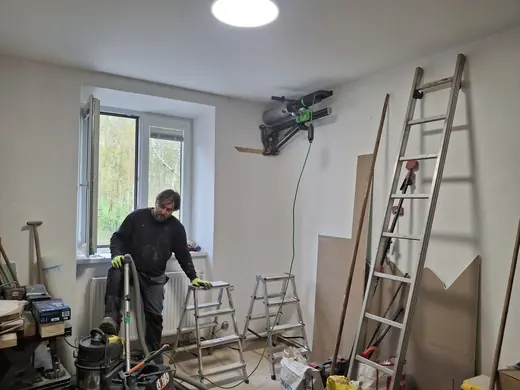 Jádrové vrtání při přípravě prostupů pro odvětrání.