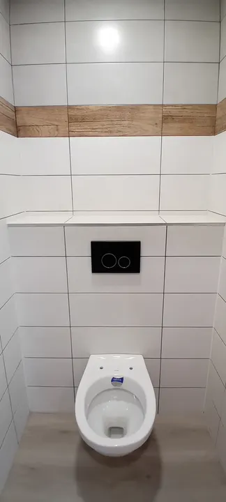 Samostatné WC v rodinném domě v Nových Dvorech.